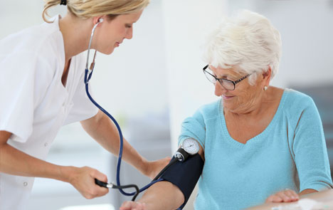 pharmacist-blood-pressure-checks