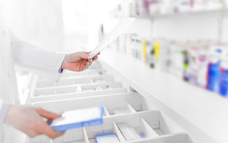 pharmacist-medicine-review_01
